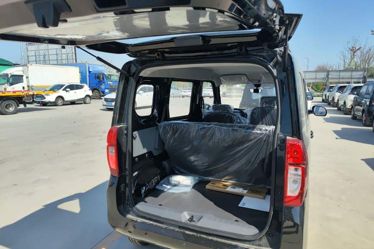 Used Wuling Zhiguang New Energy 2025 Model 305km Ambitious Edition Trunk