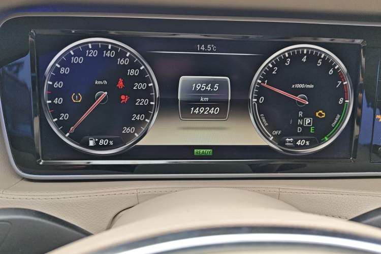 Used Mercedes-Benz S-Class 2014 S 400 L HYBRID Odometer Close Up
