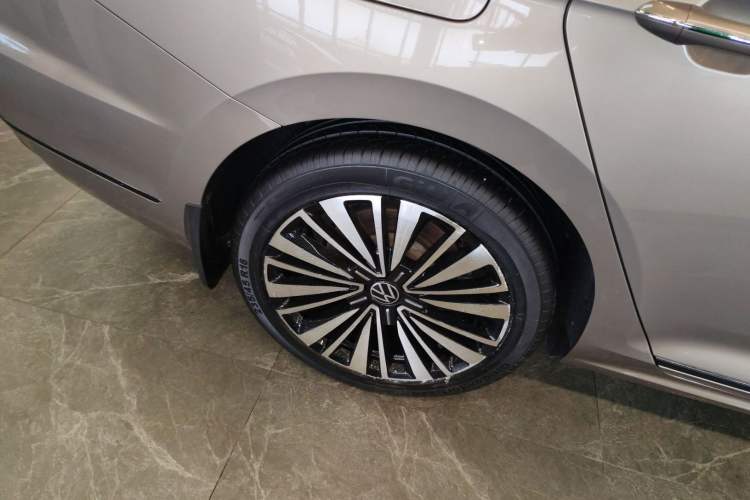 Used Volkswagen Passat 2020 330TSI Luxury Edition China VI
