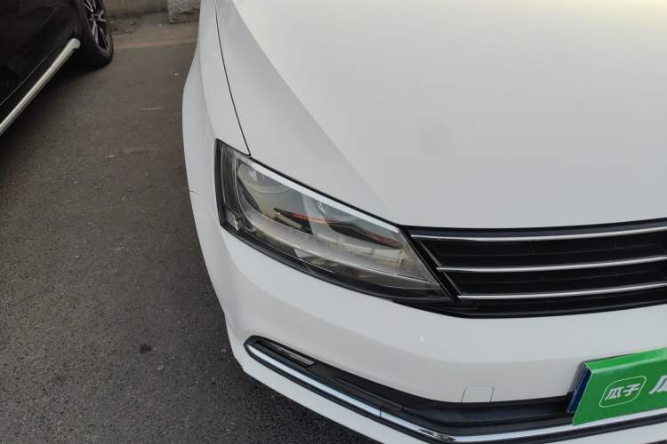 Used Volkswagen Sagitar 2015 1.6L Automatic Comfort Model Right Front Headlight