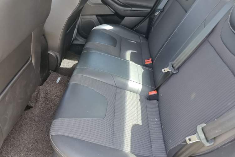 Used Ford Focus 2012 Sedan 1.6L Automatic Fashion Edition
