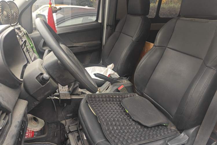 Used CHANGAN KAICHENG Ruixing M60 2023 1.6L CNG Comfort-Grade 6-Seater Passenger Vehicle
