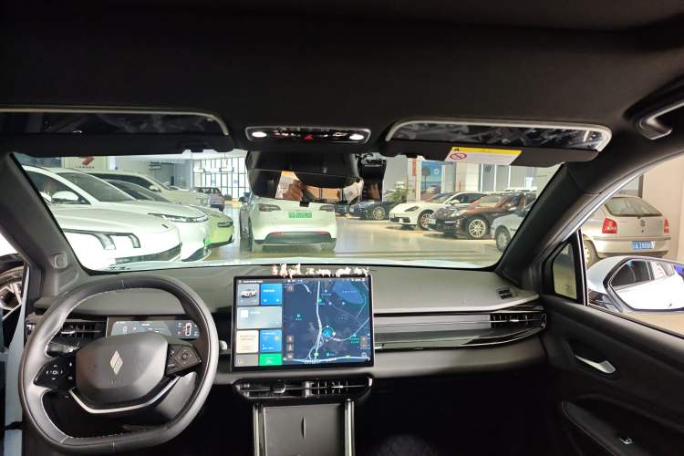 Used Livan 7 2023 450 km – Chasing Clouds