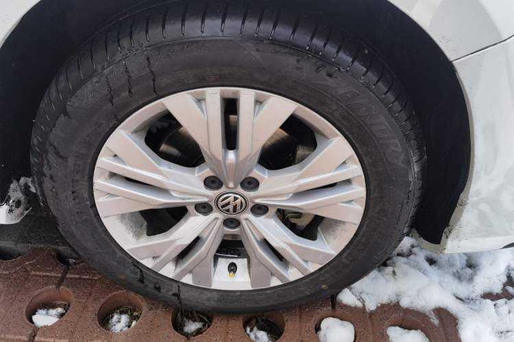 Used Volkswagen C-TREK 2018 230TSI DSG Comfort Model Right Front Wheel Hub