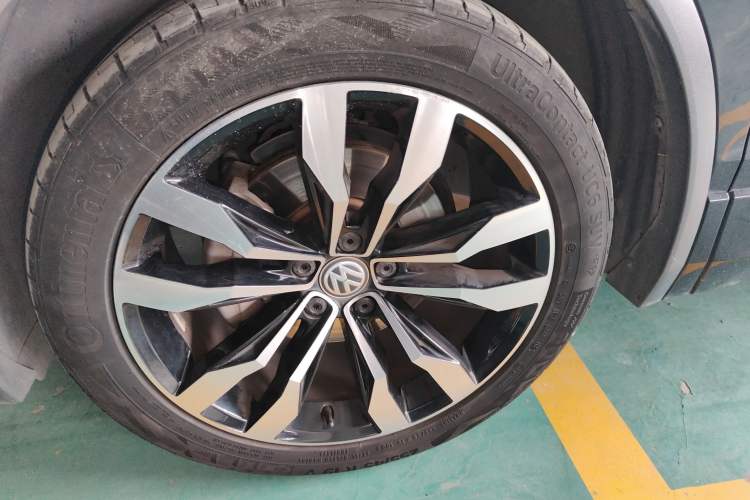 Used Volkswagen Tiguan L 2020 330TSI Automatic Two-Wheel Drive R-Line Flagship Version China VI Standard Left Front Wheel Hub