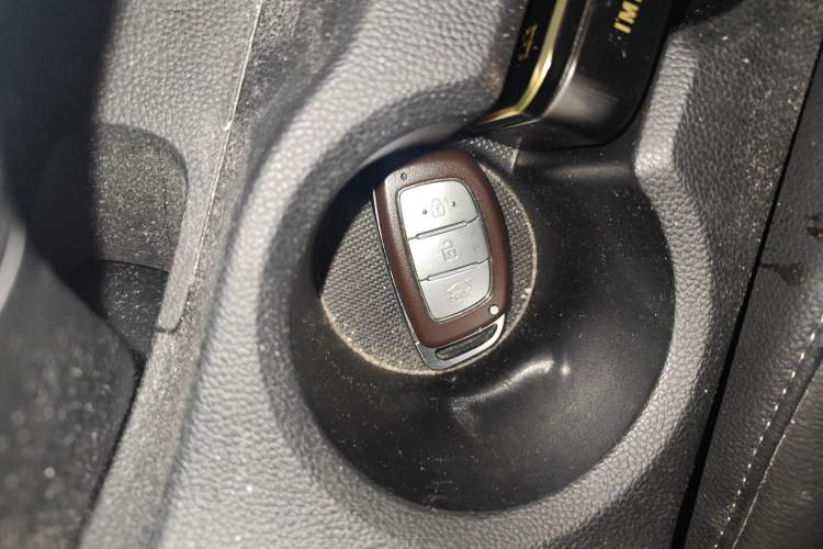 Used Hyundai ix25 2015 1.6L Automatic Two-Wheel-Drive Deluxe DLX Model
