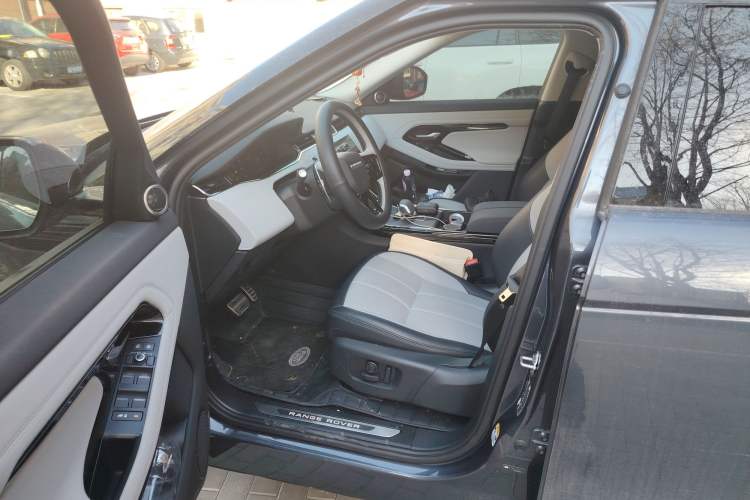 Used Land Rover Range Rover Evoque 2024 Aurora L 249 PS Prestige Light-Chasing Edition