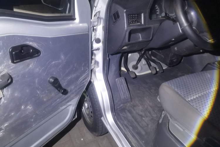 Used Wuling Zhiguang 2020 1.2L Van Utility Model China VI Emission Standard 2 Seats LSI