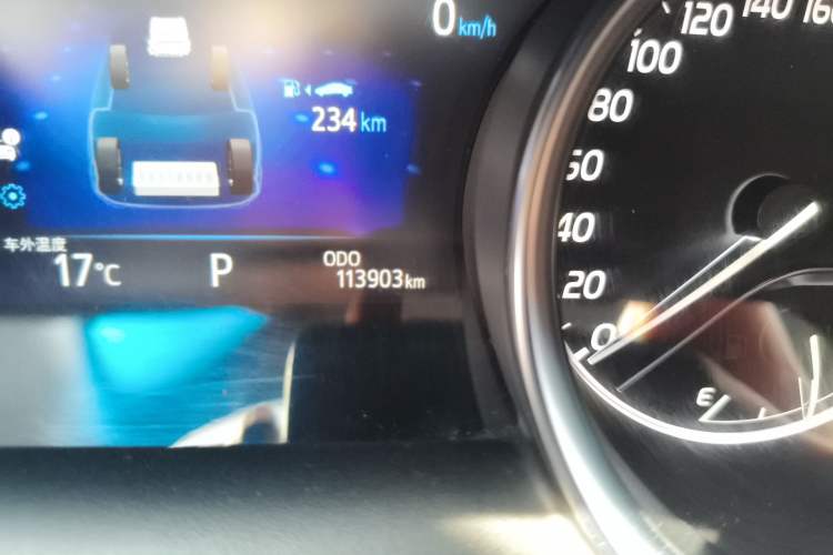 Used Toyota Camry 2018 Dual-Engine 2.5 HG Luxury Edition Odometer Close Up