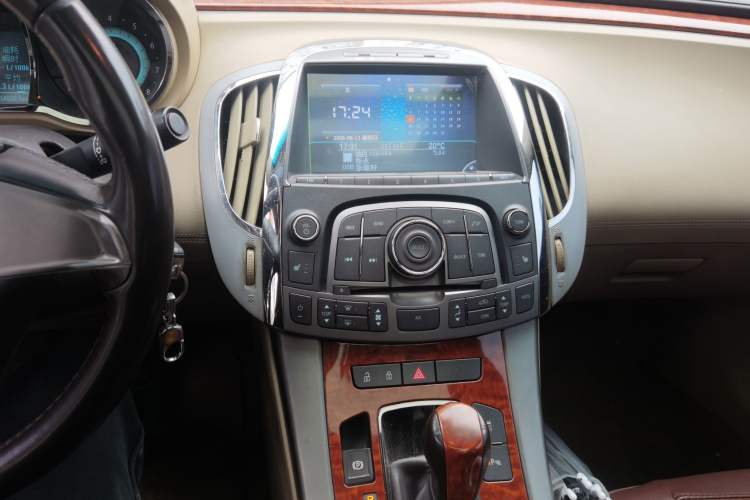 Used Buick LaCrosse 2012 2.4L SIDI Elegant Edition Audio And AC Panel