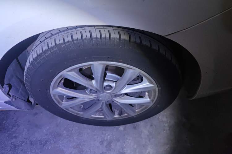 Used Roewe i5 2020 1.5L Manual 4G Connect Luxury Edition Right Front Wheel Hub