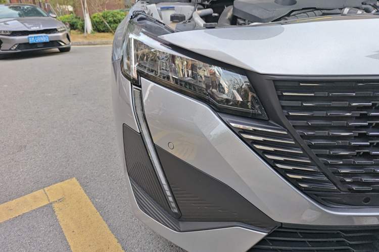 Used Peugeot 408 2022 1.6T Light-Chasing Edition
