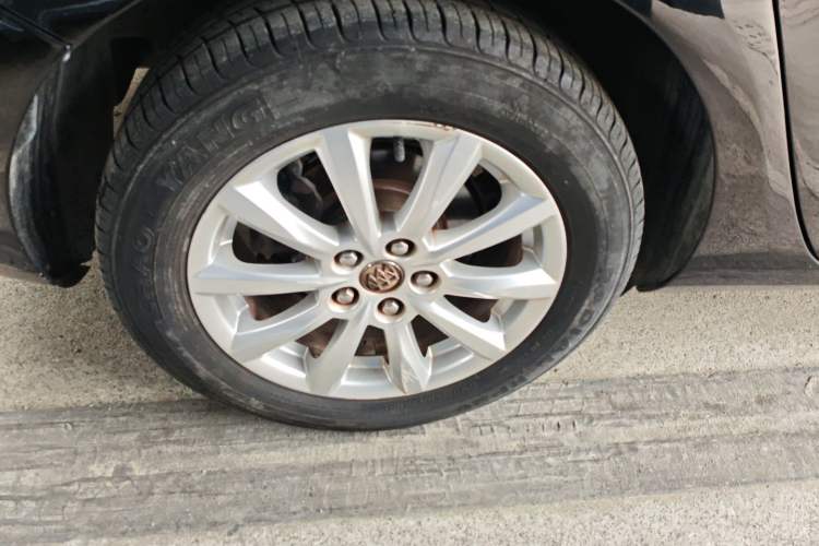 Used Buick GT 2013 GT 1.8L Automatic Fashion Edition Right Rear Wheel Hub