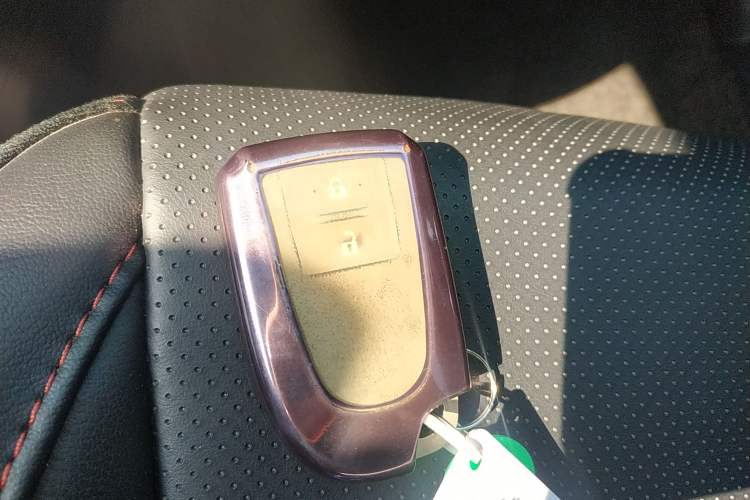 Used Toyota YARiS L Zhi Xuan 2022 X-Trail 1.5L CVT Luxury PLUS Edition Vehicle Key