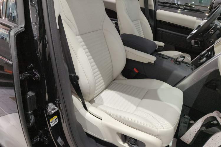 Used Land Rover Discovery 2024 360 PS S