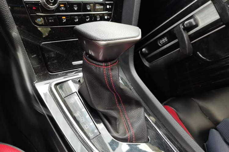 Used Venucia D60 2018 1.6L CVT Smart Connect Elite Edition Gear Lever