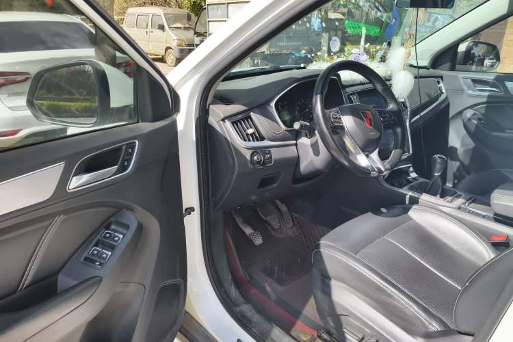 Used Roewe RX5 2016 20T Two-Wheel Drive Manual Transmission Internet Smart Edition
