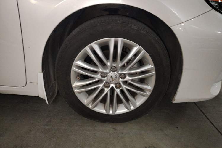 Used Lexus ES 2015 200 Elite Edition Right Front Wheel Hub