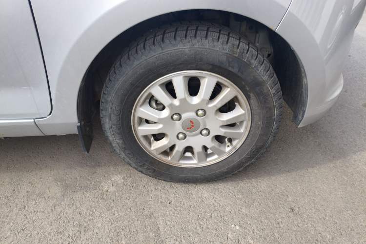 Used Wuling Rongguang V 2018 1.5L Standard Version Right Front Wheel Hub