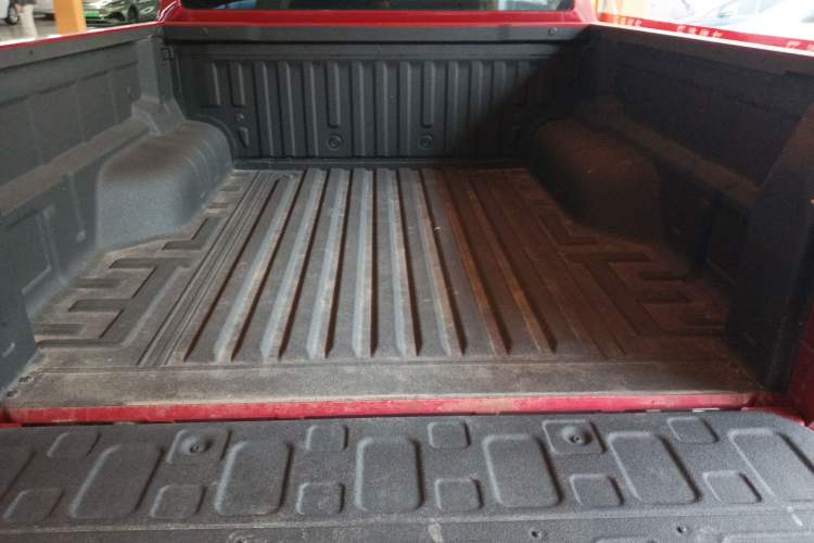 Used Sinotruk BOLDEN 2024 Passenger Version 2.0T Automatic Diesel 4x4 Standard Wheelbase Luxury Edition