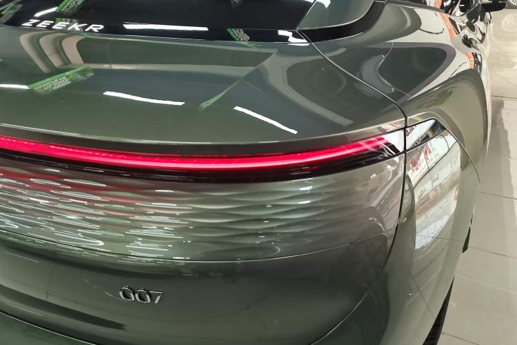 Used Zeekr 007 2025 Long-Range All-Wheel-Drive Intelligent Driving Version 100 kWh Right Rear Taillight