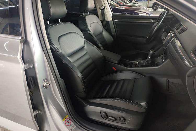 Used Skoda Superb 2016 TSI330 DSG Smart Drive Edition Right Front Seat