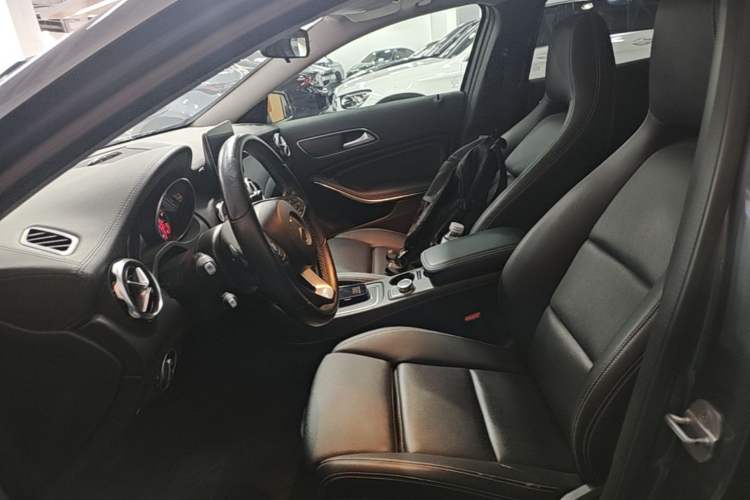 Used Mercedes-Benz GLA 2017 GLA 220 4MATIC Fashion Model Left Front Seat