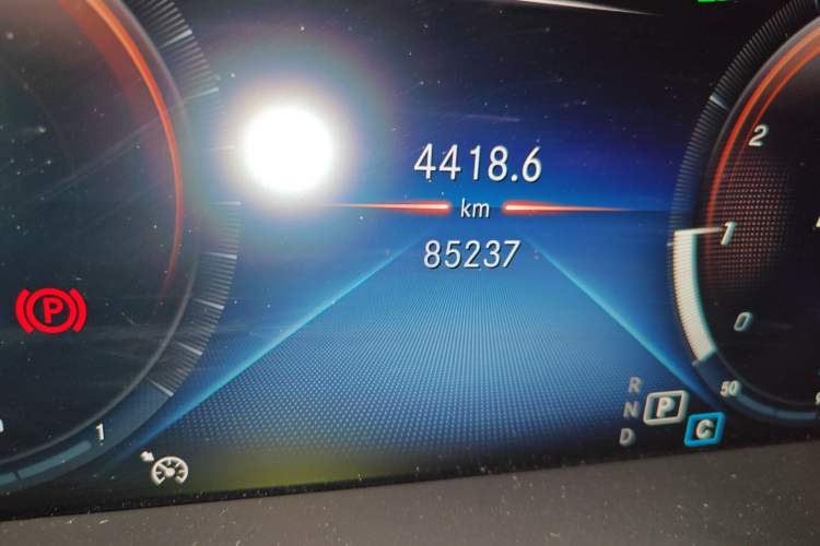 Used Mercedes-Benz GLC 2020 Facelift GLC 260 L 4MATIC Luxury Edition Odometer Close Up