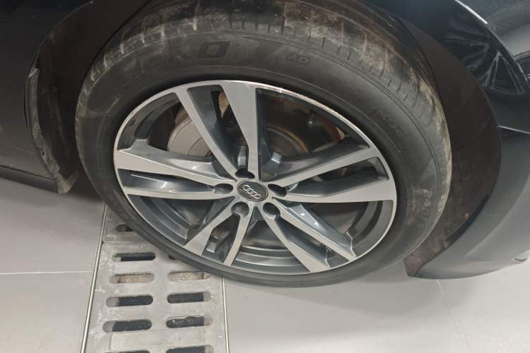 Used Audi A6L 2021 40 TFSI Luxury Dynamic Edition Right Front Wheel Hub