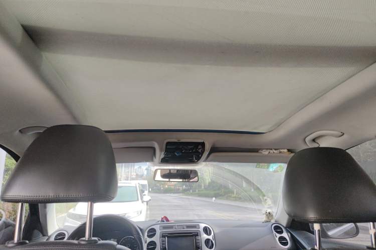 Used Volkswagen Tiguan 2013 1.8 TSI Automatic All-Wheel Drive Luxury Model Headliner