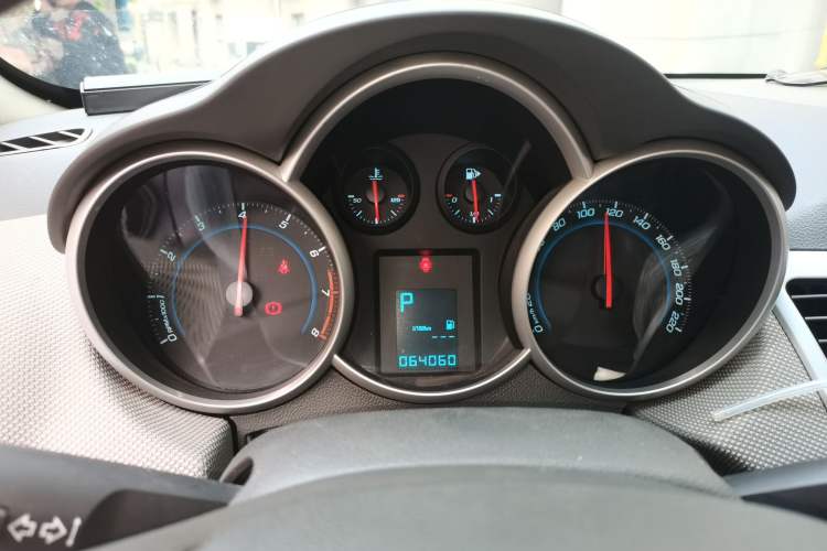 Used Chevrolet Cruze 2013 1.8L SE AT Instrument Cluster