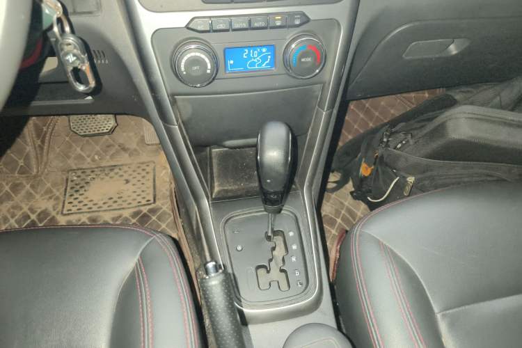 Used Chery Tiggo 3 2015 1.6L CVT ZhiShang Commemorative Edition
