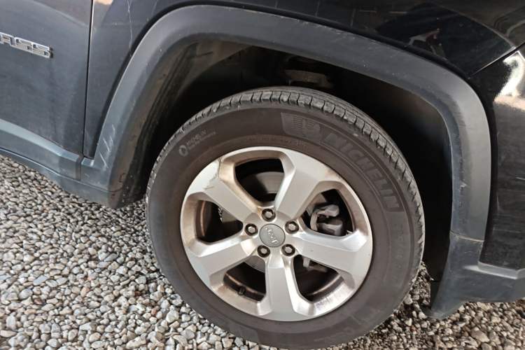 Used Jeep Compass 2017 200T Automatic Family Edition Right Front Wheel Hub