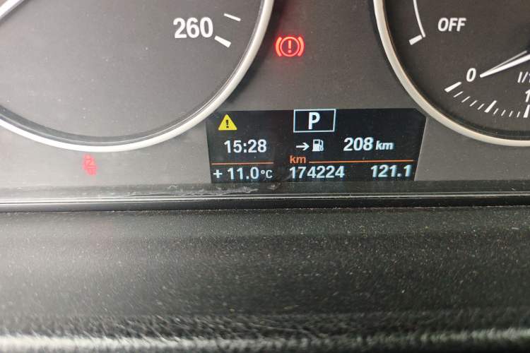 Used BMW 3 Series 2013 320i Sport Edition Odometer Close Up