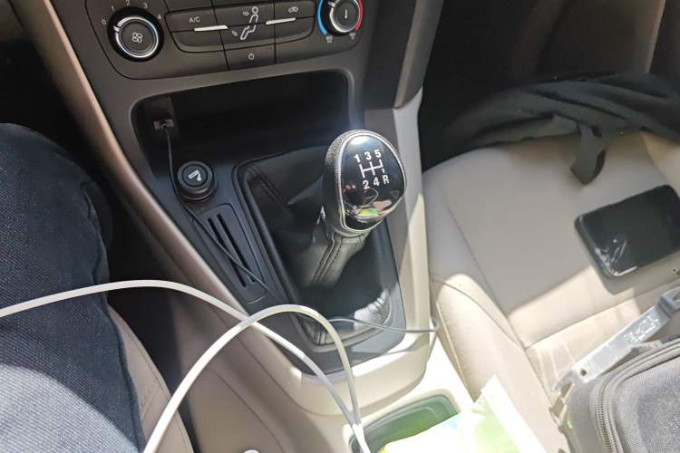 Used Ford Focus 2015 Sedan 1.6L Manual Comfort Model Gear Lever