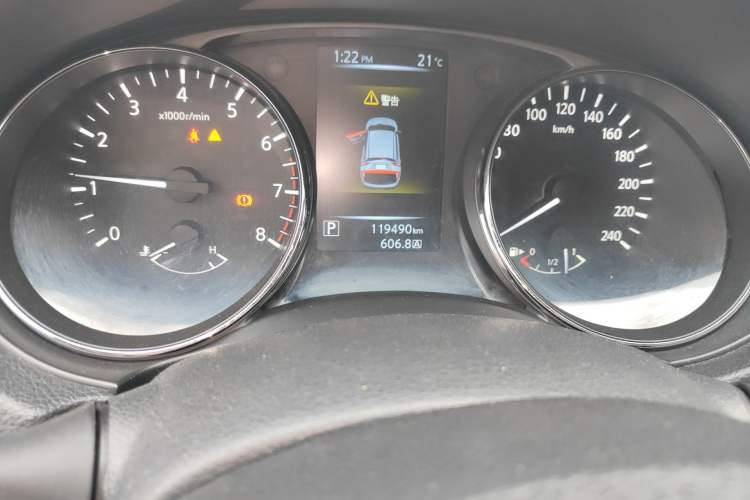 Used Nissan Qashqai 2016 2.0L CVT Elite Edition Odometer Close Up