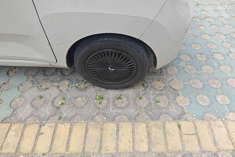 Used Wuling Hongguang MINIEV 2022 Macaron Premium Model – Lithium Iron Phosphate Right Front Wheel Hub