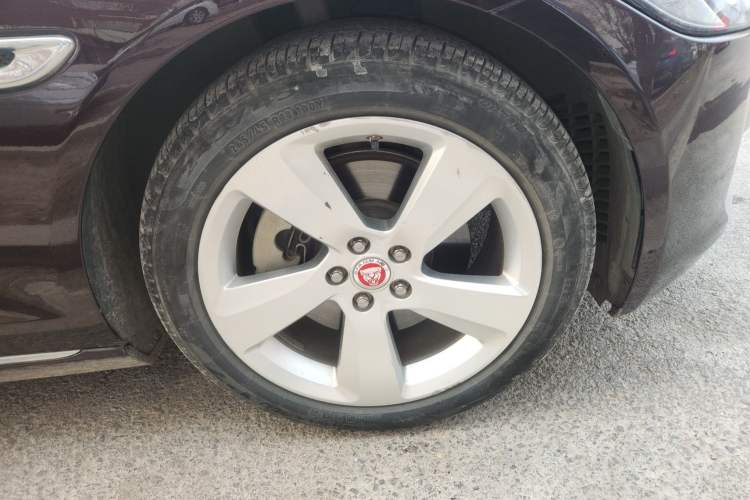 Used Jaguar XFL 2020 XFL 2.0T P200 Two-Wheel-Drive Elite Edition Right Front Wheel Hub