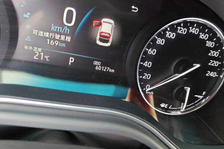 Used Toyota Avalon 2019 2.5L Touring Premium Version China VI Standard Odometer Close Up