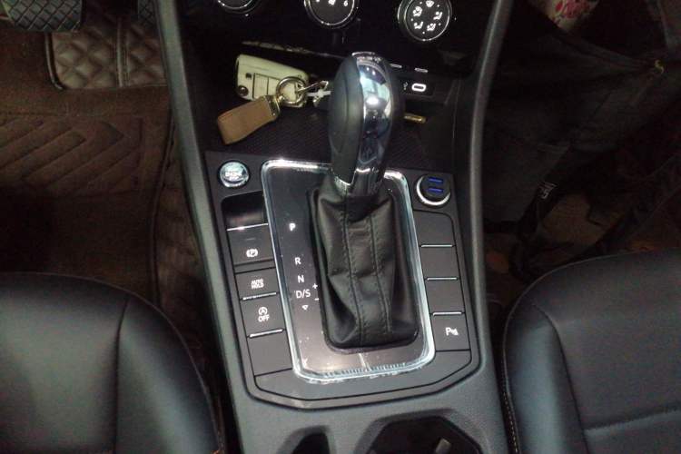Used Volkswagen Bora 2023 200TSI DSG YueXing PRO Edition Gear Lever