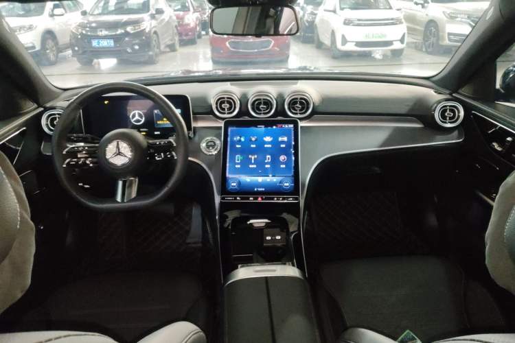 Used Mercedes-Benz C-Class 2023 Revised C 200 L Sport Edition Center Console