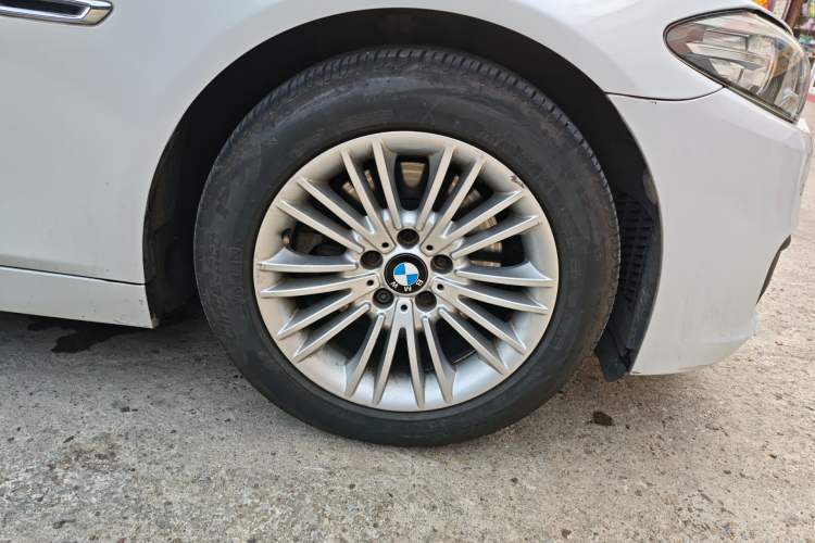 Used BMW 5 Series 2014 525Li Leading Model Right Front Wheel Hub