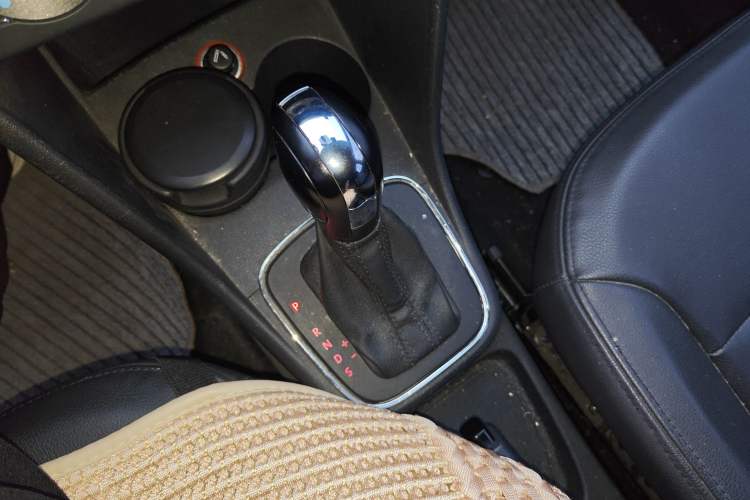 Used Volkswagen Polo 2014 1.6L Automatic Comfort Edition Gear Lever