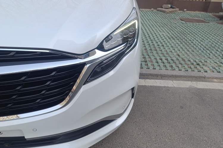 Used Buick GL8 2022 ES Landtrek 653T Luxury Edition