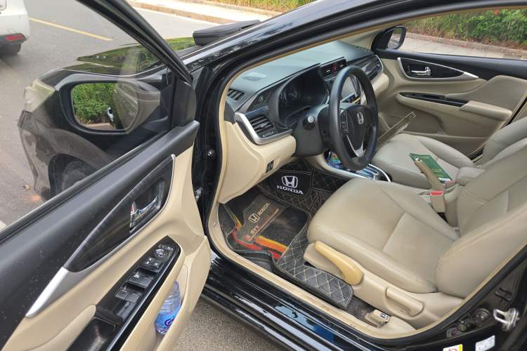 Used Honda Crider 2013 1.8L automatic luxury edition Driver Seat