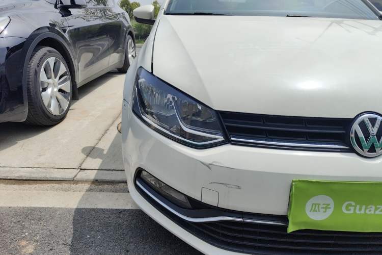 Used Volkswagen Polo 2016 1.6L Automatic Comfort Model Right Front Headlight