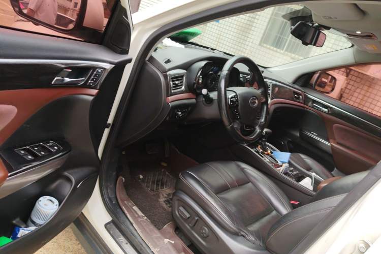 Used GAC Trumpchi GS8 2017 320T Two-Wheel Drive Luxury Smart Connectivity Version (7 Seats) Interior 3