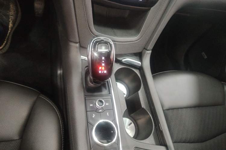 Used Cadillac XT5 2020 28T Tech Edition Gear Lever