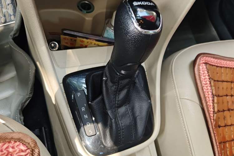 Used Skoda Rapid 2015 1.6L Automatic Smart Selection Model