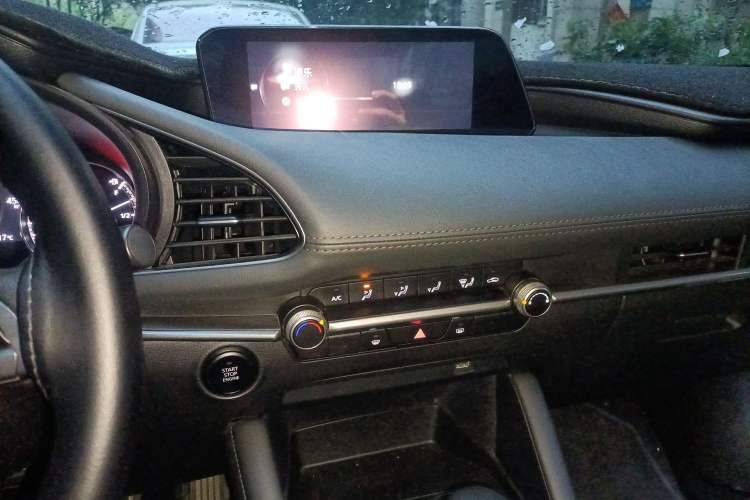 Used Mazda 3 Axela 2021 2.0L Automatic Zhiqing Edition Audio And AC Panel